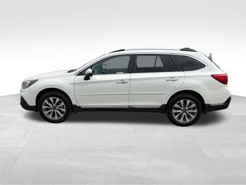 Crystal White Pearl 2018 Subaru Outback 2.5i Touring