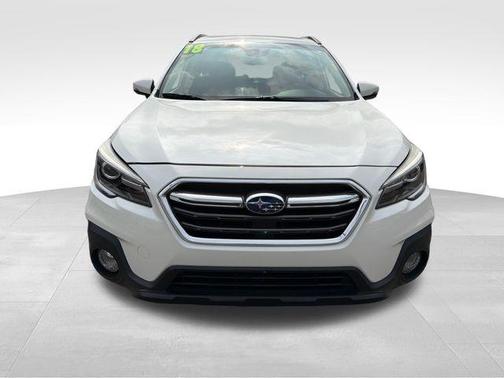Crystal White Pearl 2018 Subaru Outback 2.5i Touring