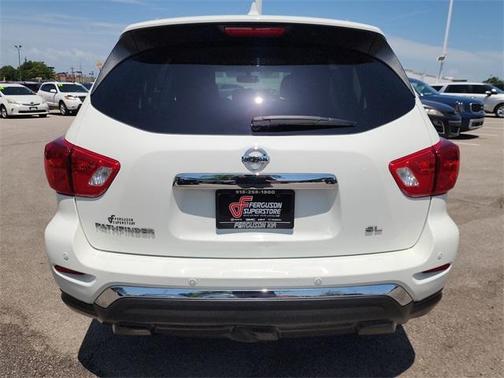 2020 Nissan Pathfinder SL