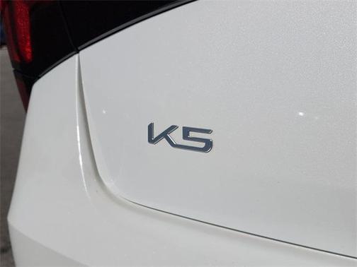 2025 Kia K5 EX