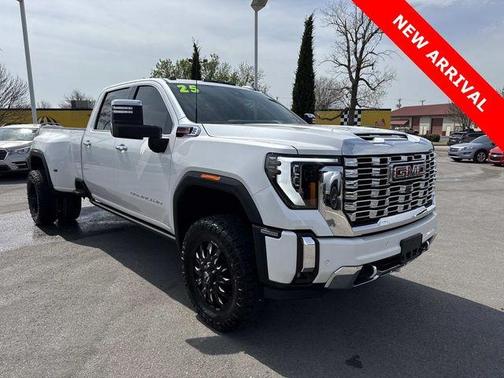 White Frost Tri-Coat 2025 GMC Sierra 3500 Denali