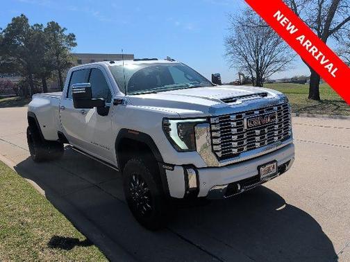 White Frost Tri-Coat 2025 GMC Sierra 3500 Denali