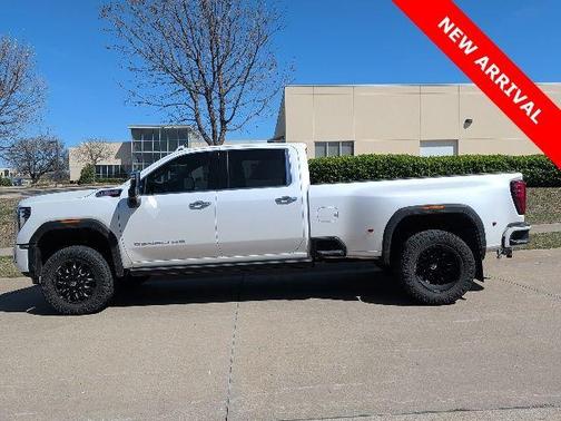 White Frost Tri-Coat 2025 GMC Sierra 3500 Denali