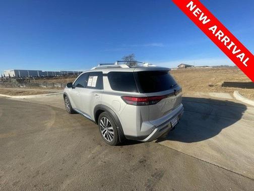 2022 Nissan Pathfinder Platinum