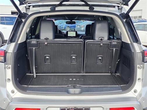 2022 Nissan Pathfinder Platinum