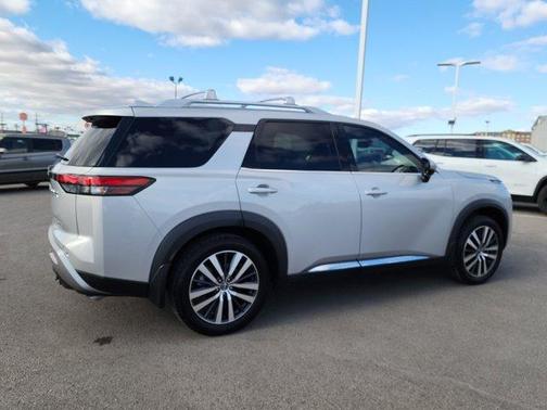 2022 Nissan Pathfinder Platinum