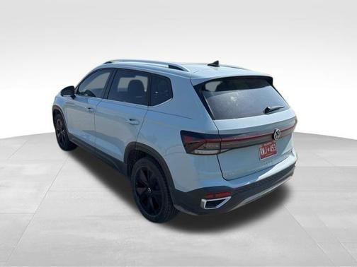 Alpine Grey 2025 Volkswagen Taos 1.5T SE