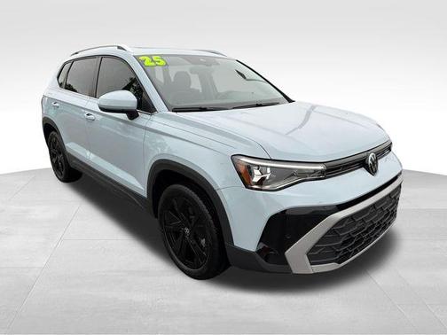 Alpine Grey 2025 Volkswagen Taos 1.5T SE