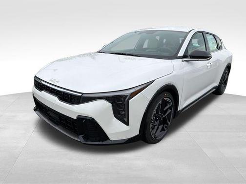 Snow White Pearl 2026 Kia K4 GT-Line