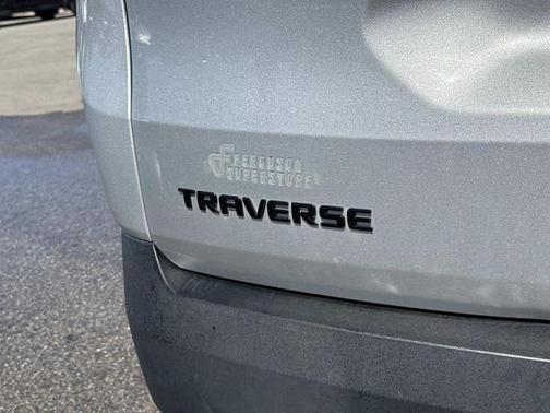 Silver Ice Metallic 2020 Chevrolet Traverse LS