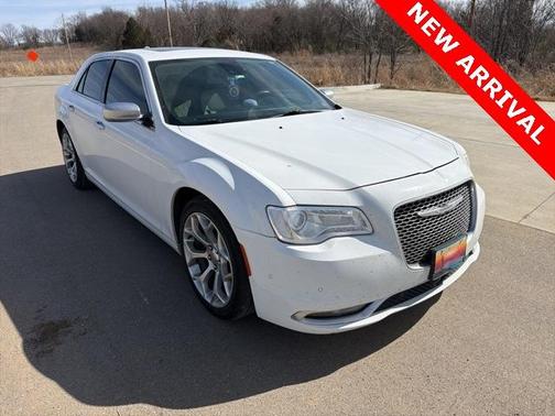 2016 Chrysler 300C Platinum
