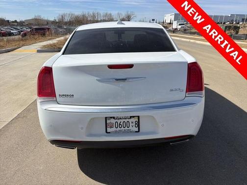 2016 Chrysler 300C Platinum