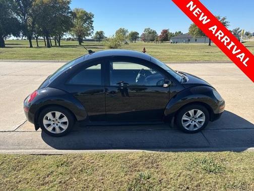2010 Volkswagen New Beetle 