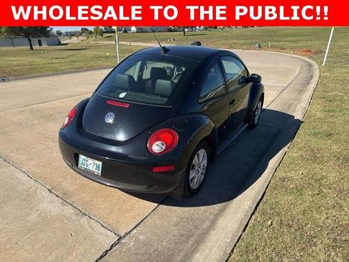 2010 Volkswagen New Beetle 