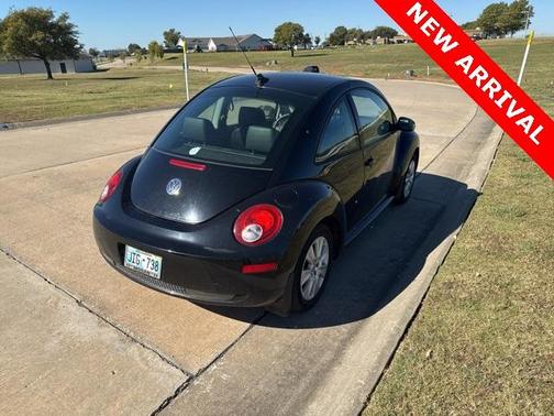 2010 Volkswagen New Beetle 