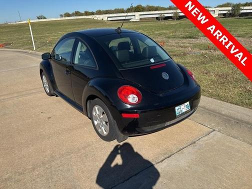 2010 Volkswagen New Beetle 
