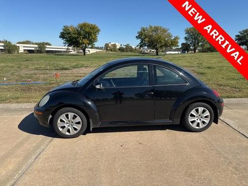2010 Volkswagen New Beetle 