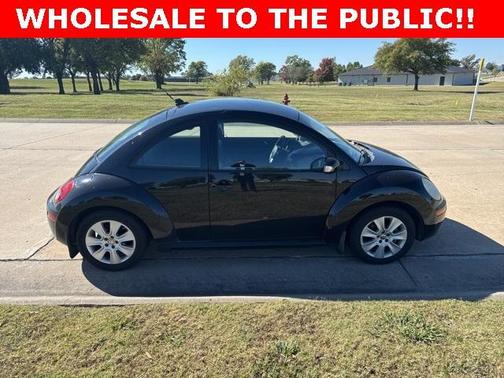 2010 Volkswagen New Beetle 