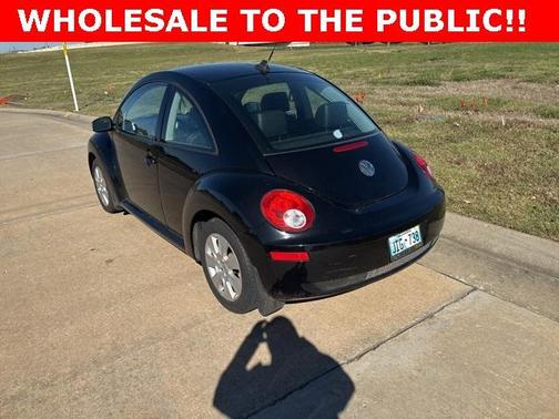 2010 Volkswagen New Beetle 