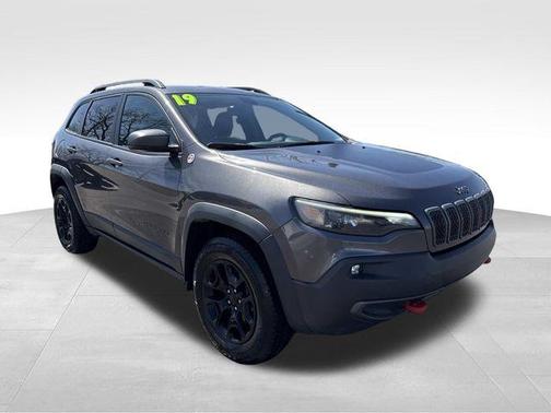 Granite Crystal Clearcoat Metallic 2019 Jeep Cherokee Trailhawk