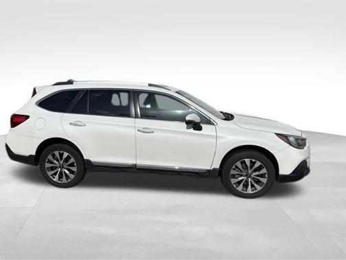 Crystal White Pearl 2018 Subaru Outback 3.6R Touring