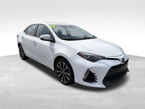 Blizzard Pearl 2017 Toyota Corolla SE