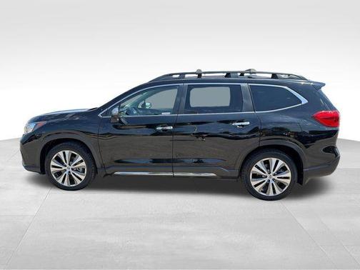 Crystal Black Silica 2022 Subaru Ascent Touring 7-Passenger