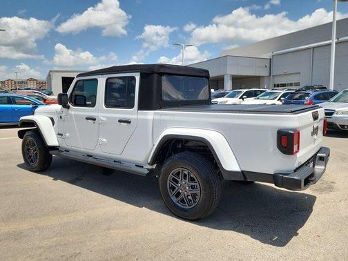 2024 Jeep Gladiator Sport