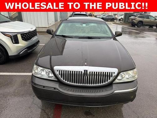 2005 Lincoln Town Car Signature