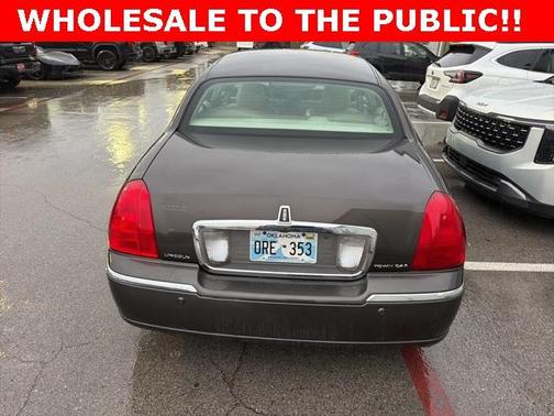 2005 Lincoln Town Car Signature