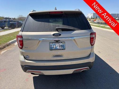 White Gold Metallic 2017 Ford Explorer XLT