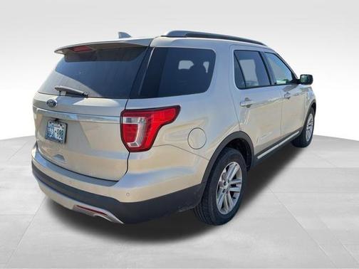 White Gold Metallic 2017 Ford Explorer XLT