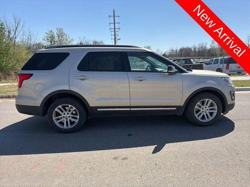 White Gold Metallic 2017 Ford Explorer XLT