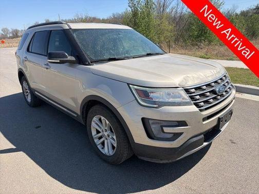 White Gold Metallic 2017 Ford Explorer XLT