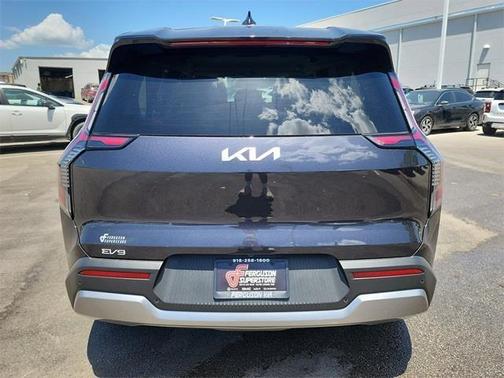 2026 Kia EV9 Light Short Range