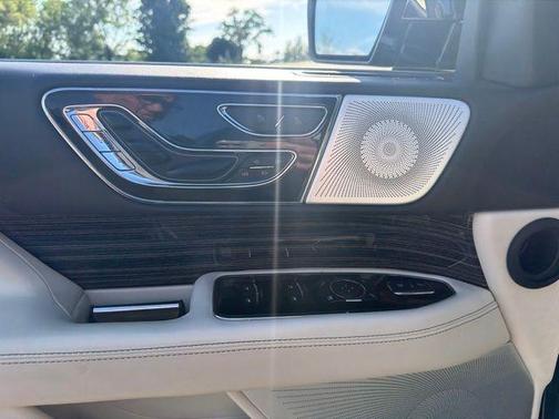 Infinite Black Metallic 2024 Lincoln Navigator Black Label