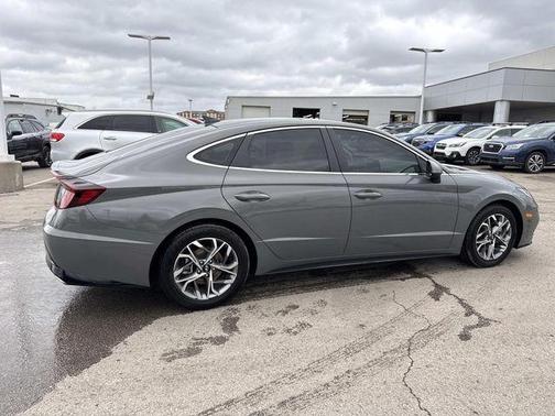 2022 Hyundai SONATA SEL