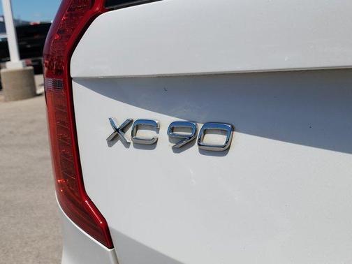 2020 Volvo XC90 T6 Momentum 7 Passenger
