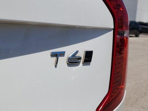 2020 Volvo XC90 T6 Momentum 7 Passenger