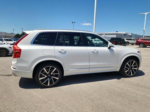 2020 Volvo XC90 T6 Momentum 7 Passenger