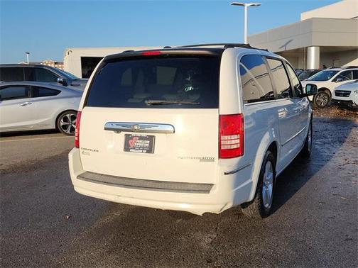 2010 Chrysler Town & Country Touring