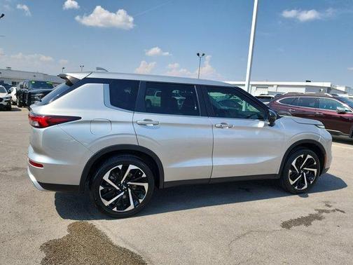 2022 Mitsubishi Outlander SE