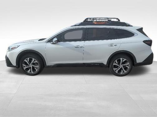 Crystal White Pearl 2022 Subaru Outback Touring