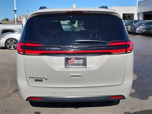 2021 Chrysler Pacifica Touring-L