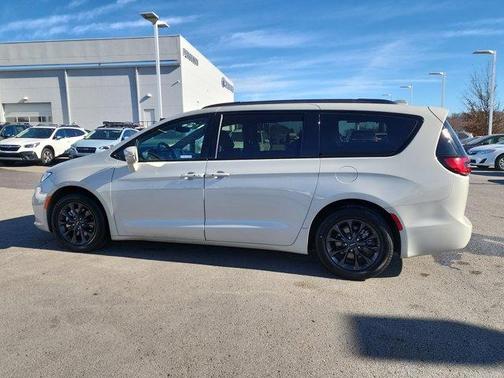 2021 Chrysler Pacifica Touring-L