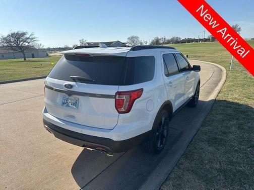 Oxford White 2017 Ford Explorer XLT