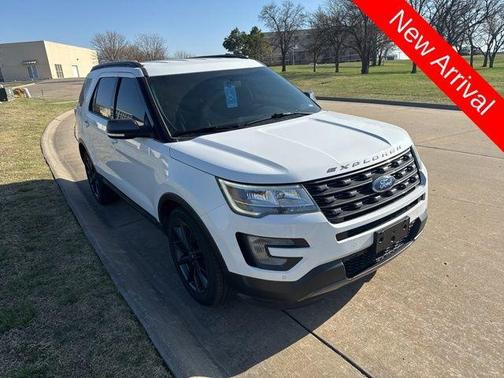 Oxford White 2017 Ford Explorer XLT