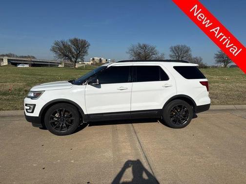 Oxford White 2017 Ford Explorer XLT