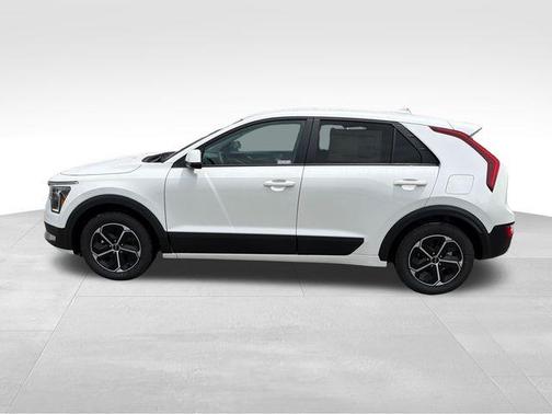 Snow White Pearl 2026 Kia Niro LX