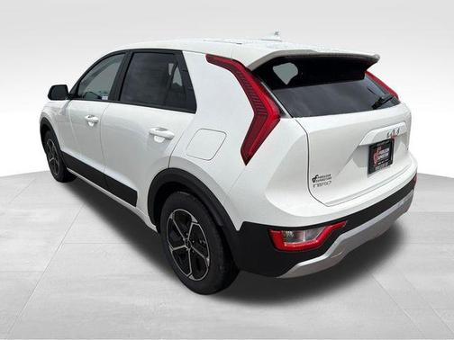 Snow White Pearl 2026 Kia Niro LX